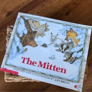 Children’s book: The Mitten by: Jan Brett paperback